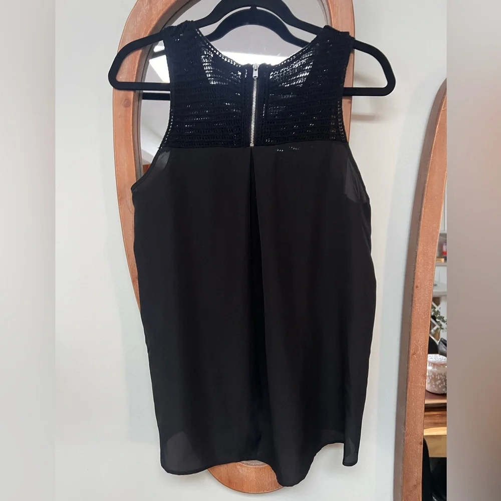 Club Monaco Black Linen Blend Crochet Detail Tank Top - Picture 3 of 8